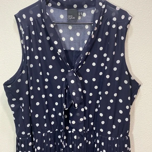 ASOS curve polka dot pleated sleeveless dress navy white - Picture 4 of 11